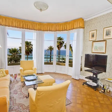 Cosy Miramar Promenade - Promenade Holiday